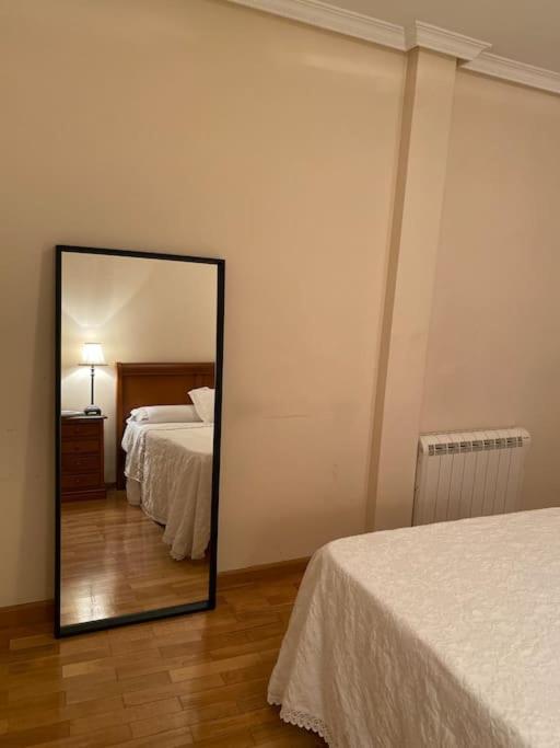 Lovely 2 Bedrooms Apartment Main Square Plasencia Luaran gambar