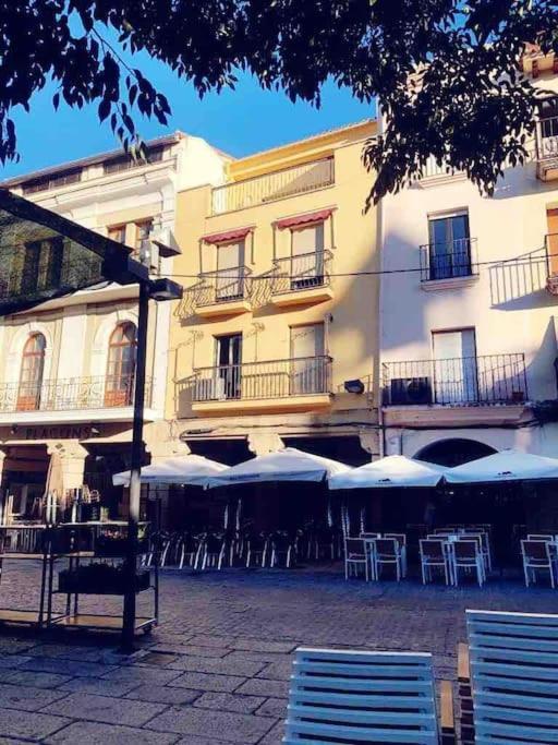 Lovely 2 Bedrooms Apartment Main Square Plasencia Luaran gambar