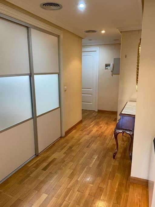Lovely 2 Bedrooms Apartment Main Square Plasencia Luaran gambar