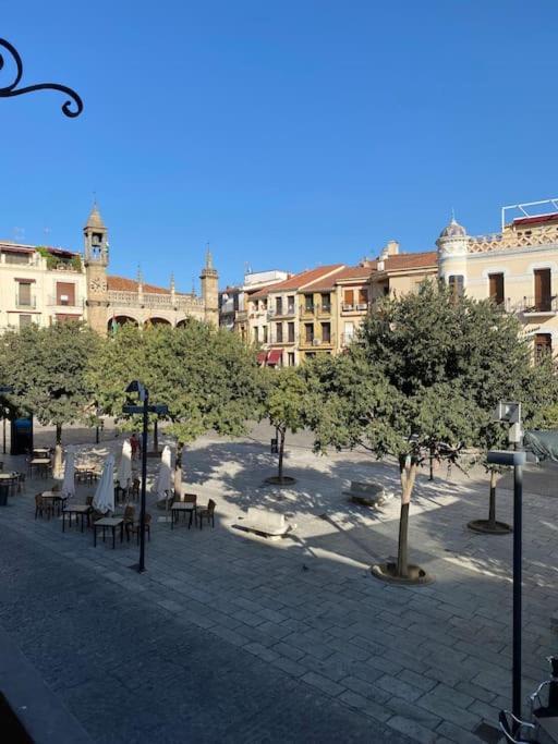 Lovely 2 Bedrooms Apartment Main Square Plasencia Luaran gambar