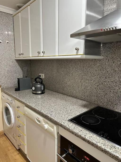 Lovely 2 Bedrooms Apartment Main Square Plasencia Luaran gambar