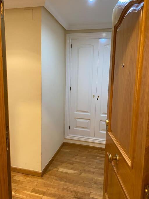 Lovely 2 Bedrooms Apartment Main Square Plasencia Luaran gambar