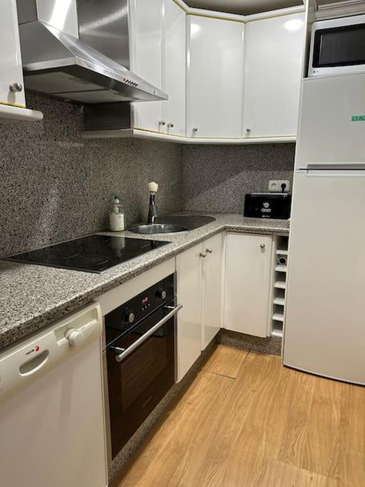 Lovely 2 Bedrooms Apartment Main Square Plasencia Luaran gambar