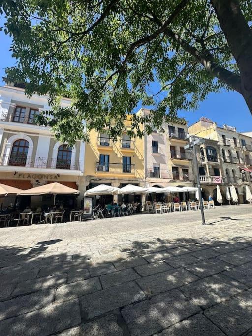 Lovely 2 Bedrooms Apartment Main Square Plasencia Luaran gambar